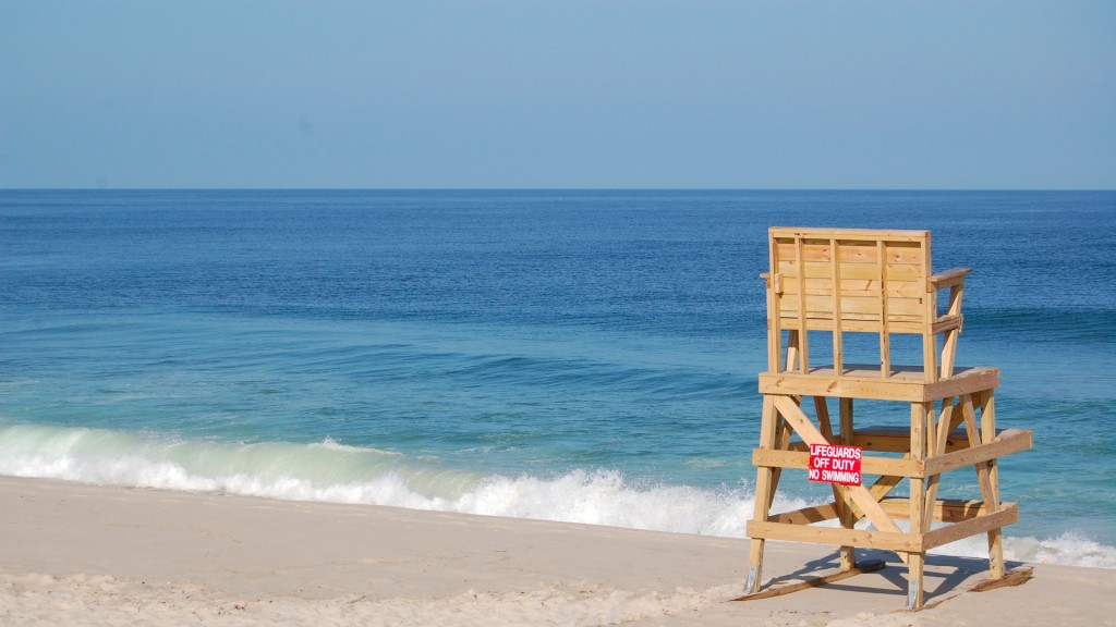 A lifeguard stand at Brick Beach III. (Photo: Daniel Nee)
