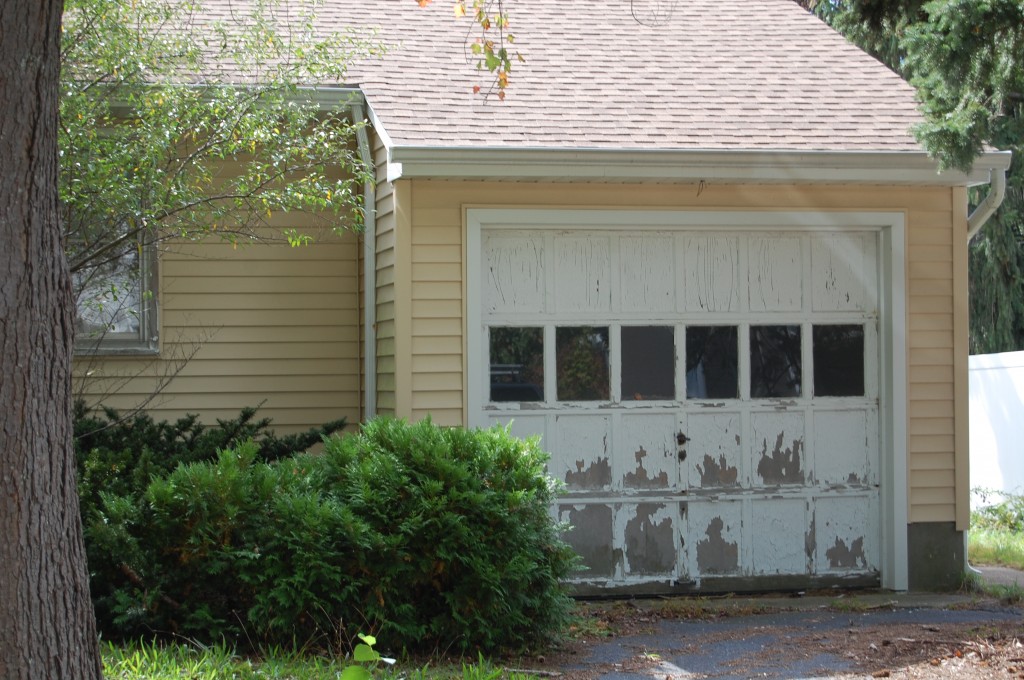 A Winchester Drive home is known as the "Haunted House" by neighbors after being abandoned for 15 years. (Photo: Daniel Nee)