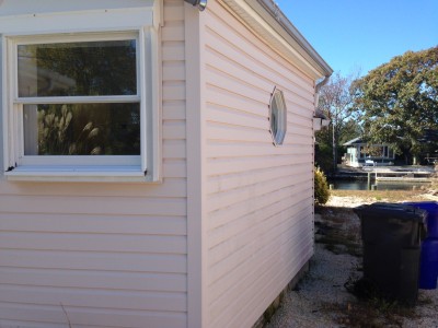 Residents want this home on Sandy Island Drive in Brick to be demolished. (Photo: Daniel Nee)