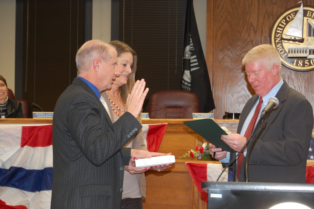 Councilman Paul Mummolo is sworn in as council president. (Photo: Daniel Nee)