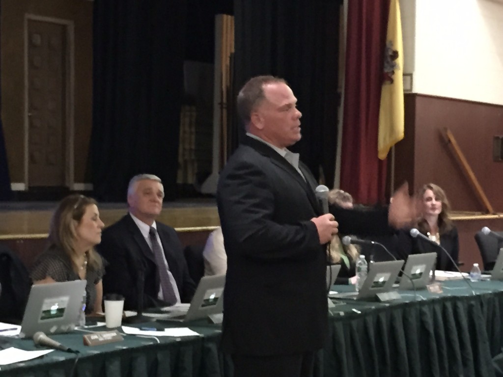 Len Zdanowicz speaks at a Board of Education meeting, April 30, 2015. (Photo: Daniel Nee)
