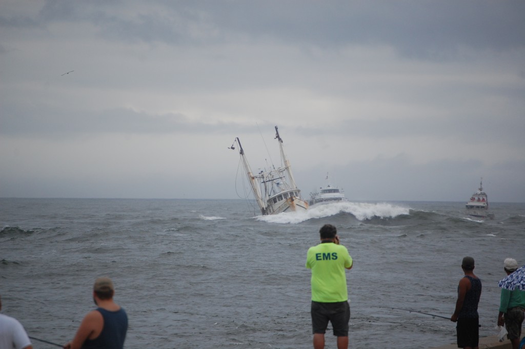 A commercial fishing boat navigates breakers at the mouth of Manasquan Inlet. (Photo: Daniel Nee)