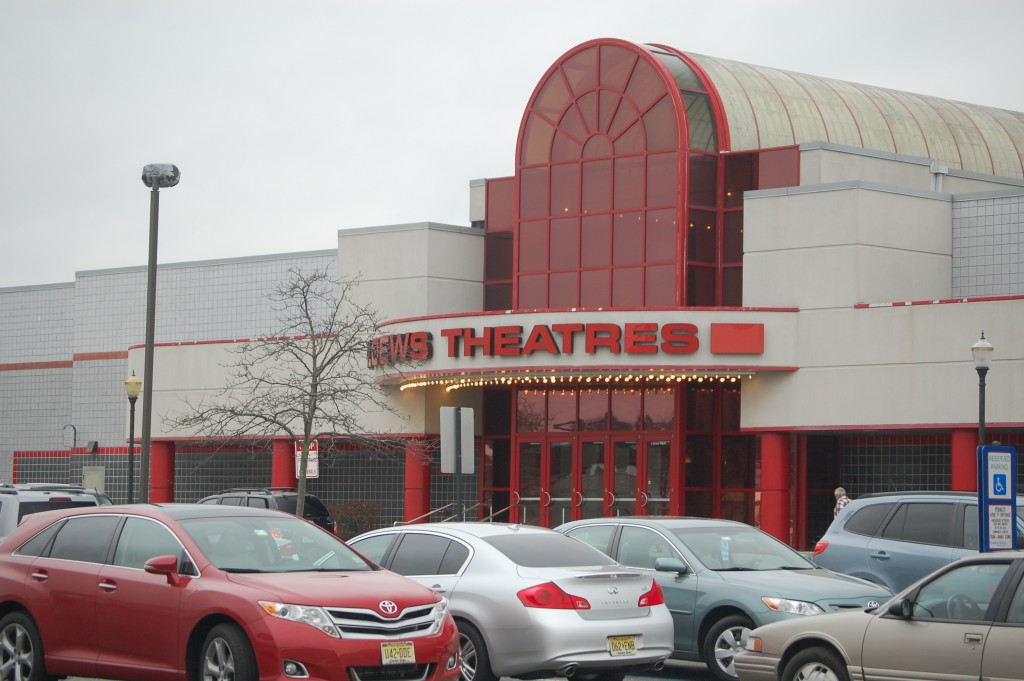 AMC Loews Brick Plaza 10 (Photo: Daniel Nee)
