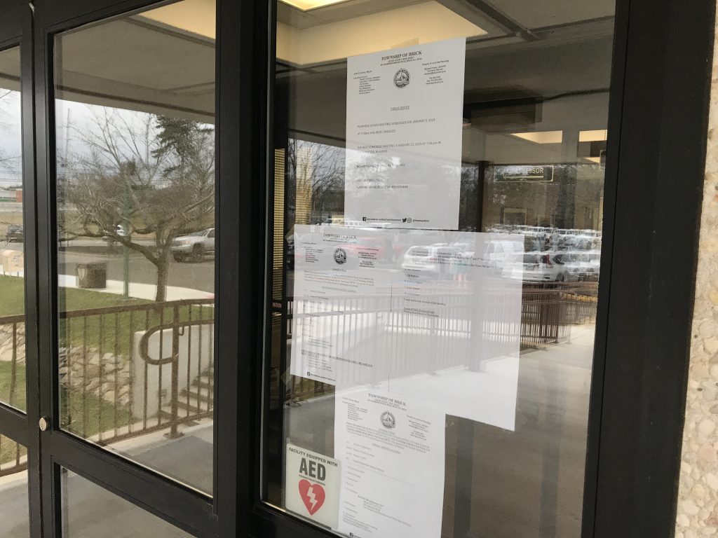 Notices of meeting cancellation taped to the front door of town hall in Brick, Jan. 7, 2019. (Photo: Daniel Nee)