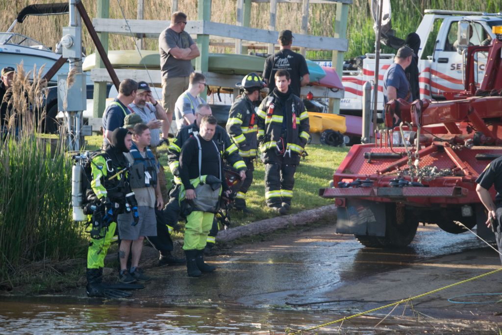 Crews recover a sunken pickup truck at Lightning Jack's III Marina in Brick, NJ, May 16, 2019. (Photo: Daniel Nee)