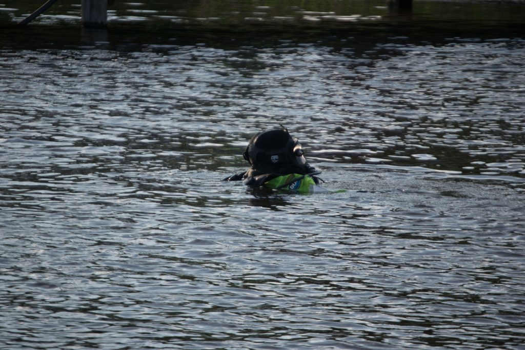 Crews recover a sunken pickup truck at Lightning Jack's III Marina in Brick, NJ, May 16, 2019. (Photo: Daniel Nee)