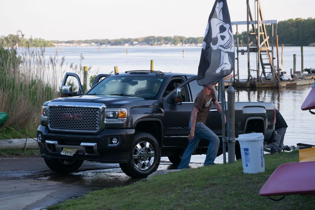 Crews recover a sunken pickup truck at Lightning Jack's III Marina in Brick, NJ, May 16, 2019. (Photo: Daniel Nee)