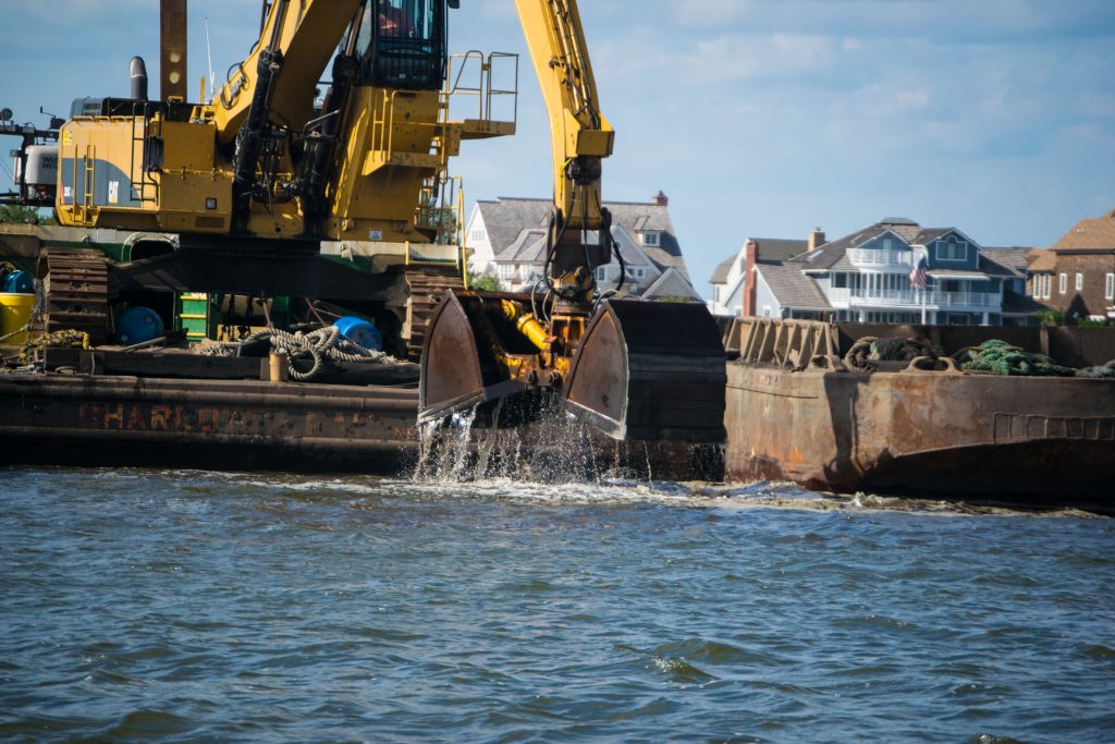 Dredging as part of the northern Barnegat Bay/Metedeconk River dredging project, Sept. 2019. (Photo: Daniel Nee)
