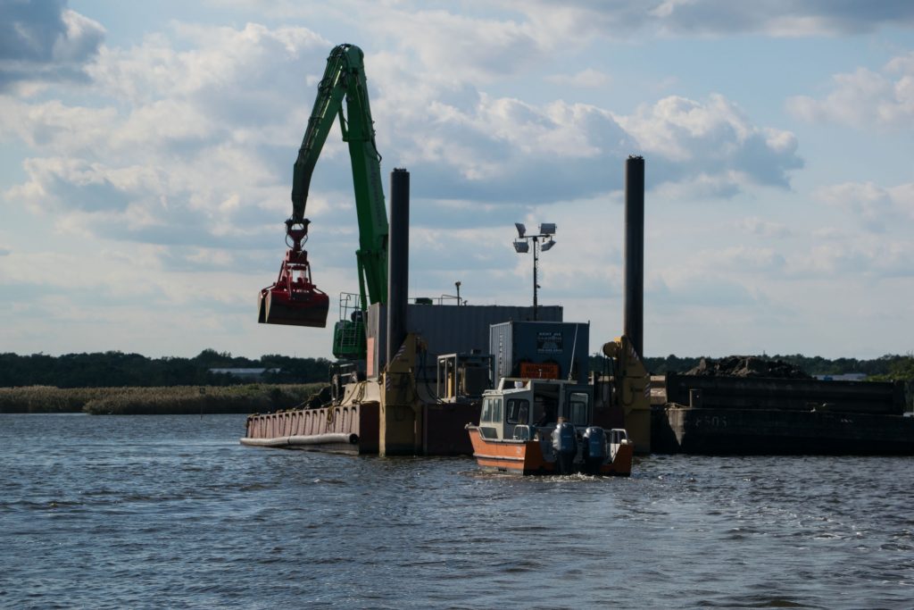 Dredging as part of the northern Barnegat Bay/Metedeconk River dredging project, Sept. 2019. (Photo: Daniel Nee)