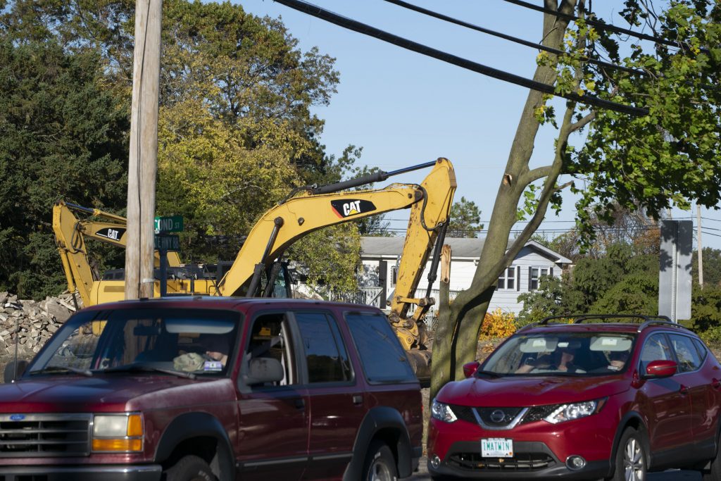 Crews begin cutting down trees to make room for a new Wawa store in Brick, Oct. 22, 2019. (Photo: Daniel Nee)