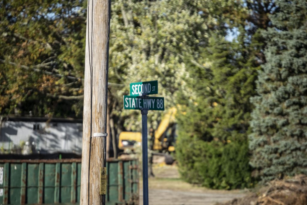 Crews begin cutting down trees to make room for a new Wawa store in Brick, Oct. 22, 2019. (Photo: Daniel Nee)