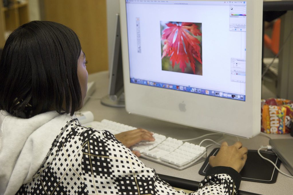 A student works remotely at her computer. (Credit: US Dept. of Education/ Flickr)