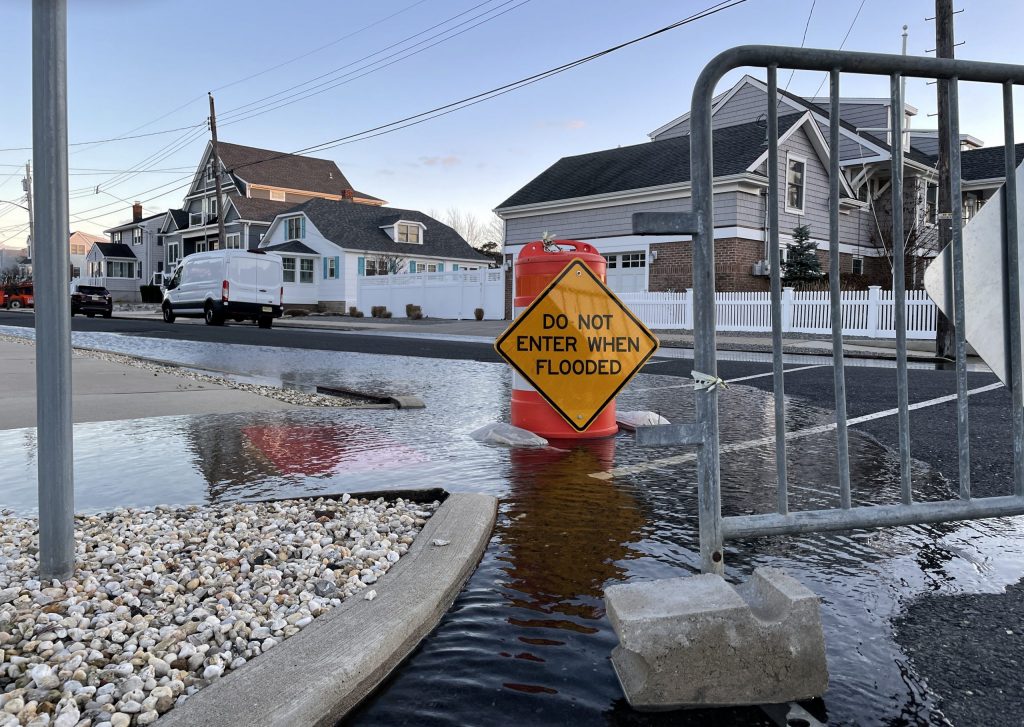 Flooding in the Normandy Beach neighborhood, Jan. 2021. (Photo: Daniel Nee)