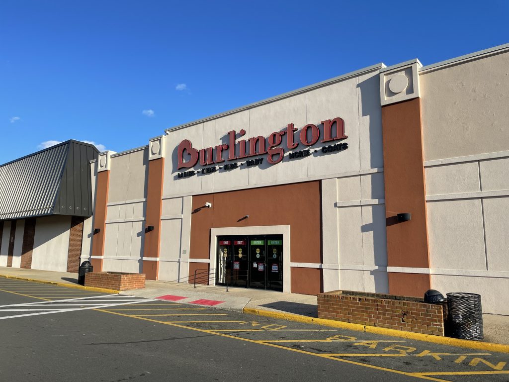 Clothing store Burlington's former location at Bay Harbour Plaza, Jan. 2021. (Photo: Daniel Nee)