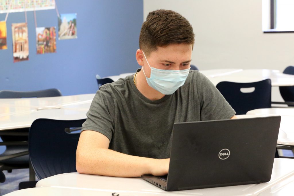A student wears a face mask while in school. (Credit: Jill Carlson (jillcarlson.org)/ Flickr)