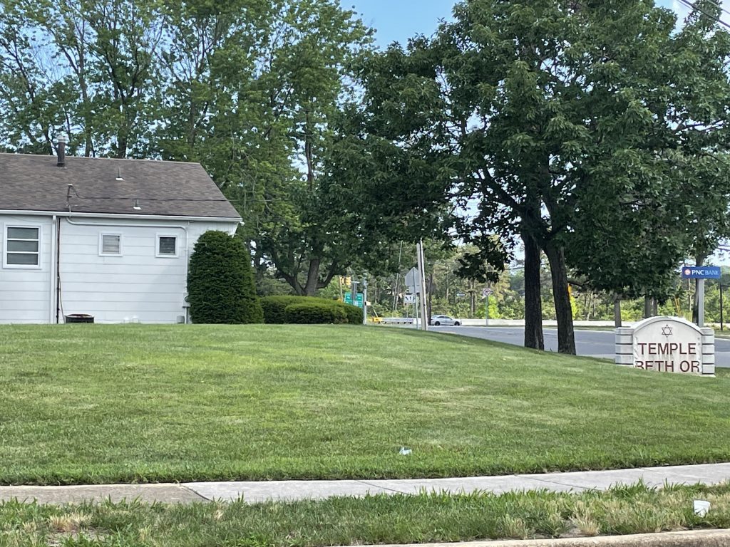 The former Temple Beth Or property, Brick, N.J., June 2021. (Photo: Daniel Nee)