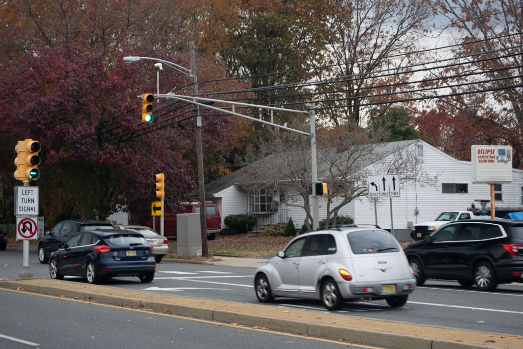 The residential home at 129 Chambers Bridge Road proposed to be demolished in favor of a Smoothie King restaurant. (Photo: Daniel Nee)