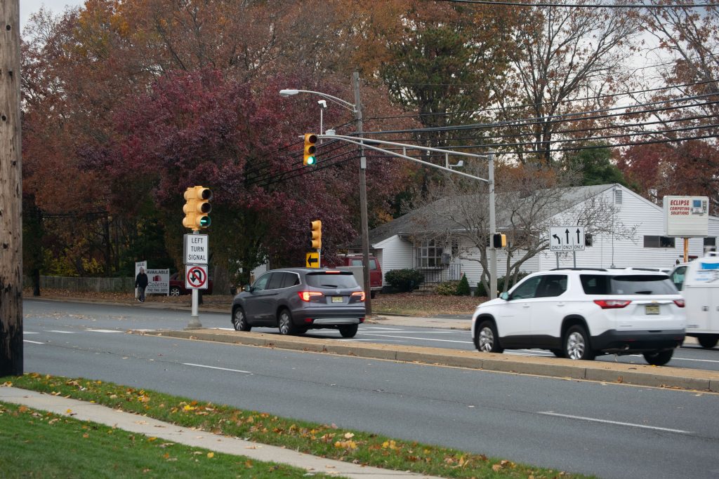 The residential home at 129 Chambers Bridge Road proposed to be demolished in favor of a Smoothie King restaurant. (Photo: Daniel Nee)