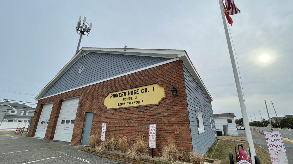 A temporary 72-foot tall communications tower slated to be replaced by a 96-foot tower. (Photo: Daniel Nee)