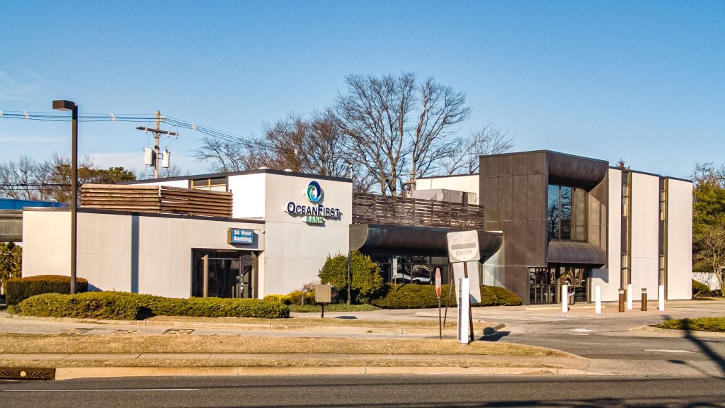 The OceanFirst Bank branch on Chambers Bridge Road, Feb. 2022. (Photo: Daniel Nee)