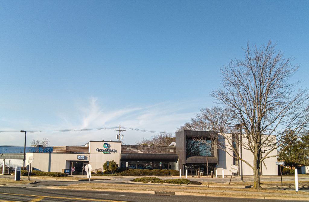 The OceanFirst Bank branch on Chambers Bridge Road, Feb. 2022. (Photo: Daniel Nee)