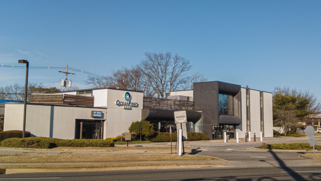 The OceanFirst Bank branch on Chambers Bridge Road, Feb. 2022. (Photo: Daniel Nee)