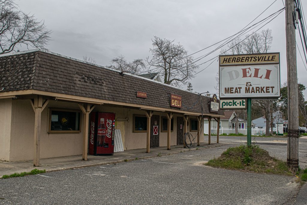 The former Herbertsville Deli on Herbertsville Road, Brick, N.J., April 2022. (Photo: Daniel Nee)