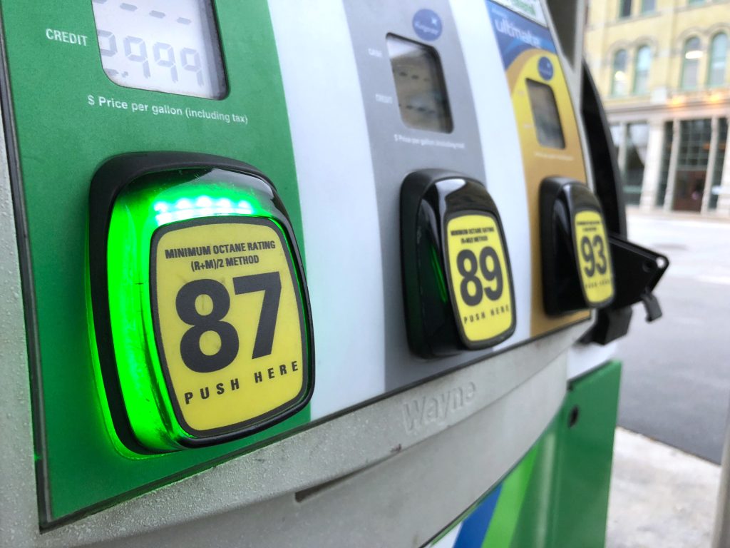 Gas station pump. (Credit:  Robert Geiger/ Flickr/ Creative Commons)