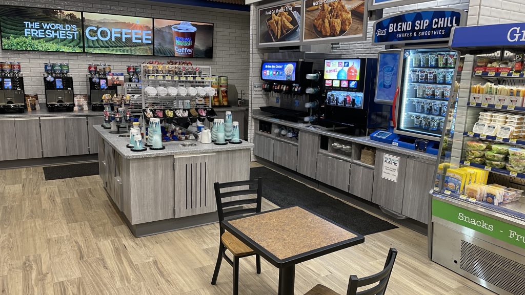 Royal Farms in Brick, N.J., hours after it opened at midnight Dec. 8, 2022. (Photo: Daniel Nee)