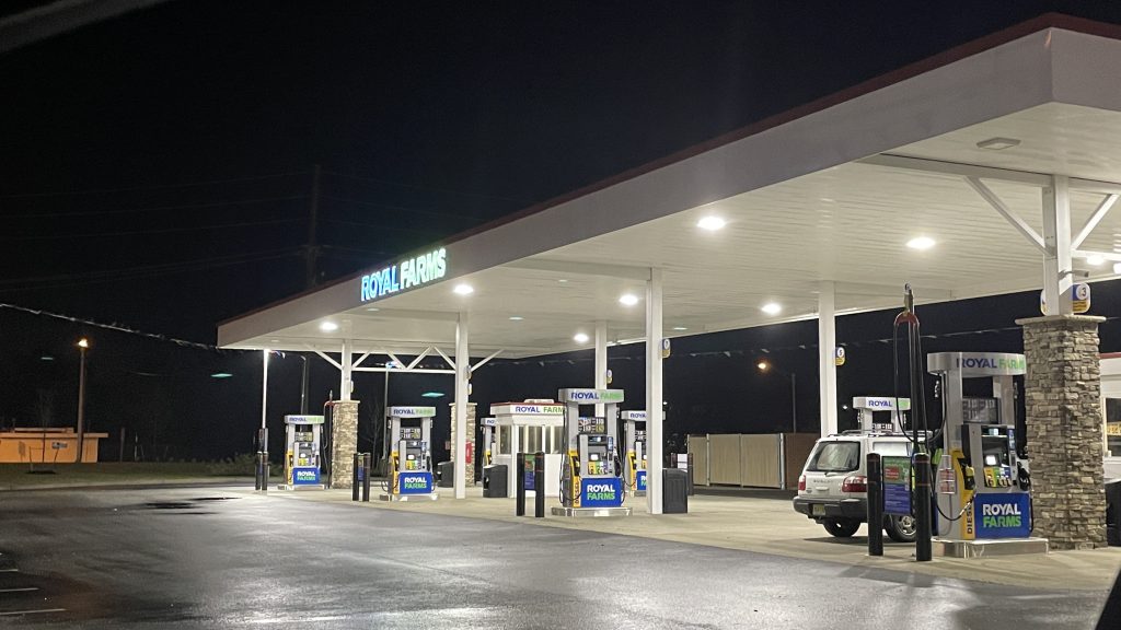 Royal Farms in Brick, N.J., hours after it opened at midnight Dec. 8, 2022. (Photo: Daniel Nee)