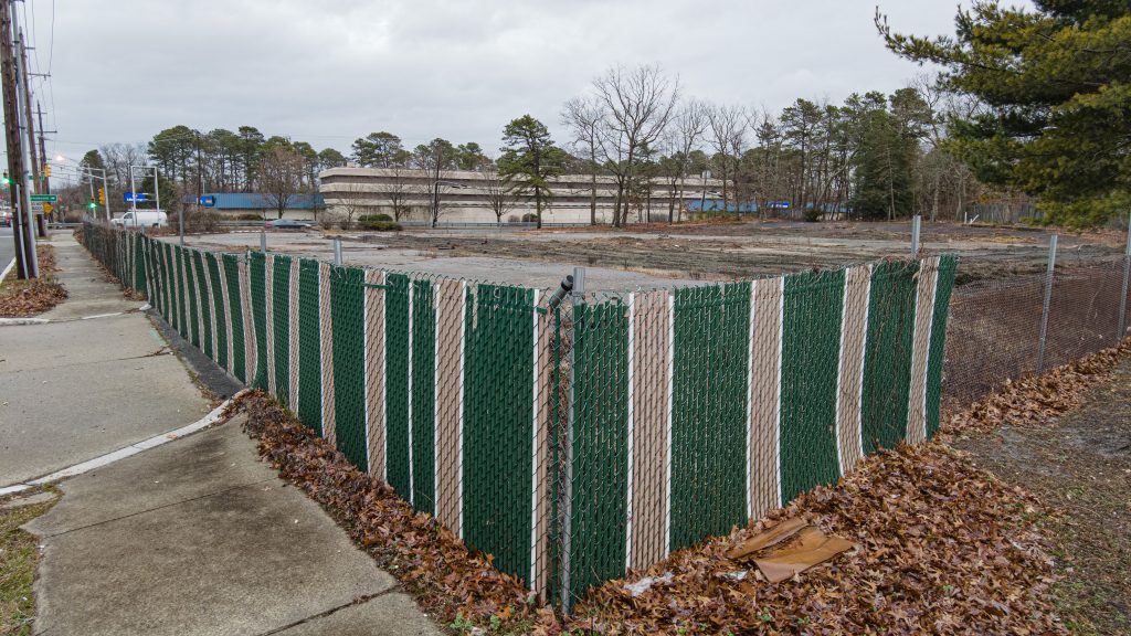 A former Lukoil station on Route 88 and Jordan Road in Brick, proposed to be developed as a self-storage facility, Feb. 2023. (Photo: Daniel Nee)