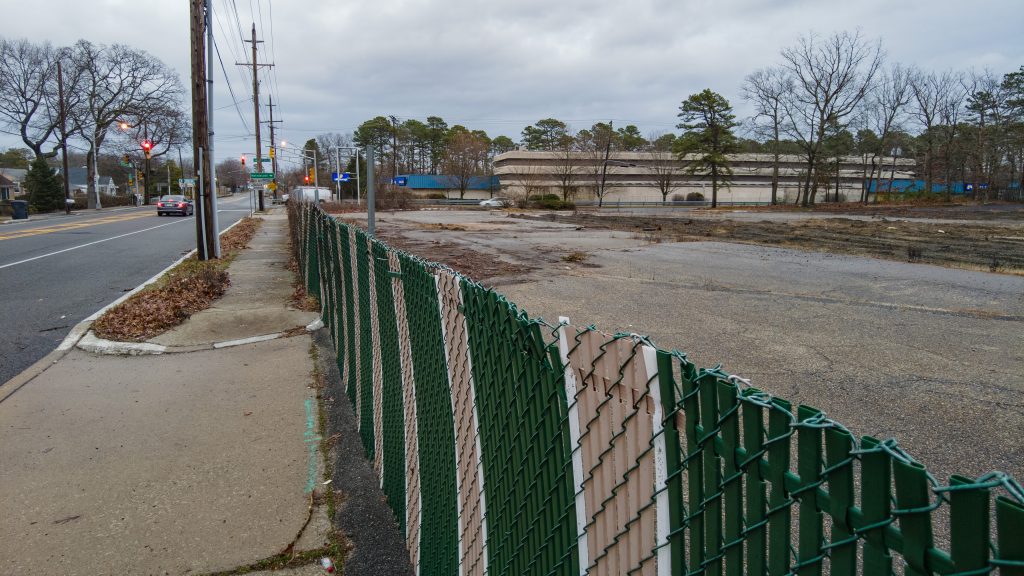 A former Lukoil station on Route 88 and Jordan Road in Brick, proposed to be developed as a self-storage facility, Feb. 2023. (Photo: Daniel Nee)