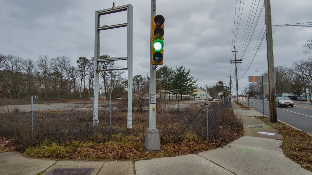 A former Lukoil station on Route 88 and Jordan Road in Brick, proposed to be developed as a self-storage facility, Feb. 2023. (Photo: Daniel Nee)
