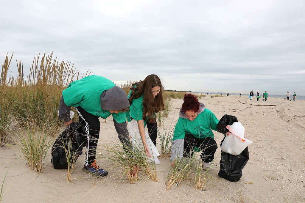 Volunteers from ShopRite gathered together to form a beach sweep team for COA's annual Beach Sweeps. (Photo: Wakefern Corp.)
